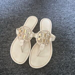 Tory Burch white sandals w gold sz 7